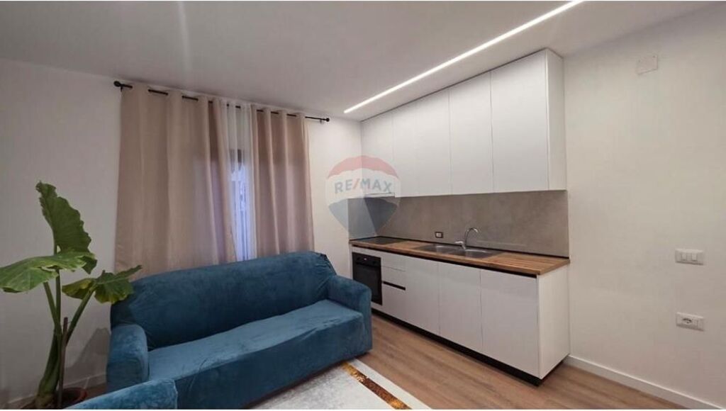 🏡 Apartament 1+1 me Qira – Rruga Lef Sallata, Vlorë