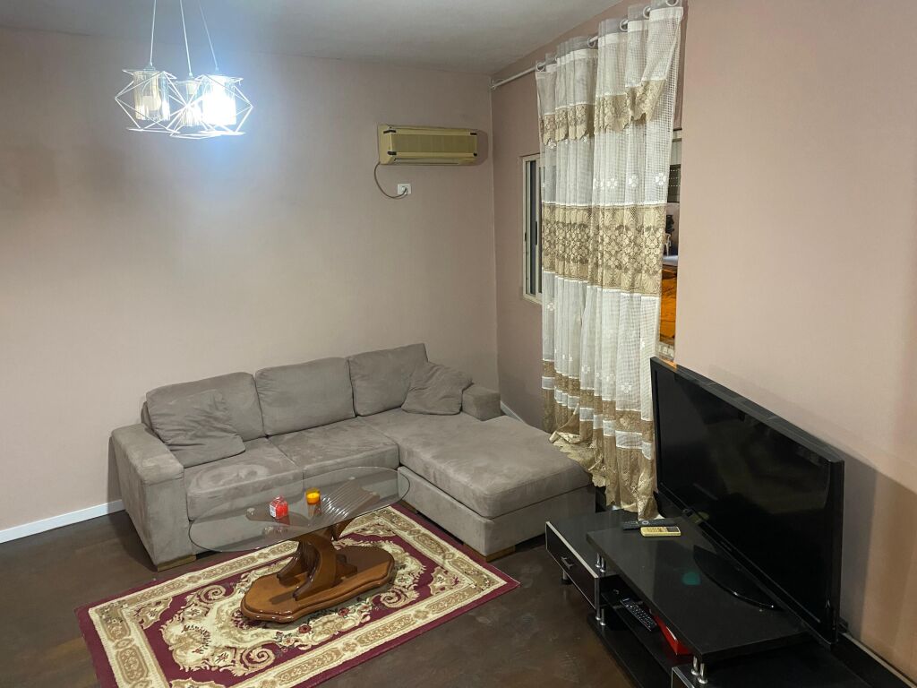 🏡 Jepet Apartament 2+1 me qera te Ish Tregu Elektrik, Tiranë