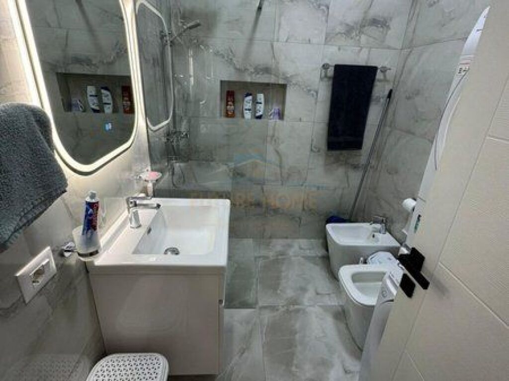 Shitet, Apartament 2+1, Fresk, Tiranë.