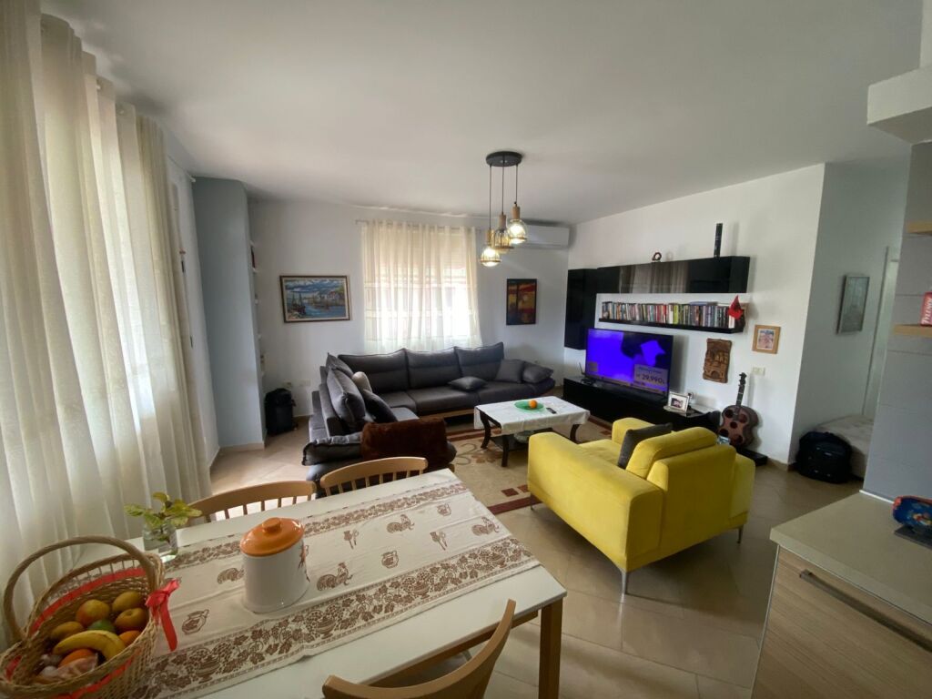 Apartament 2+1 + 3 ballkone te Eleonora