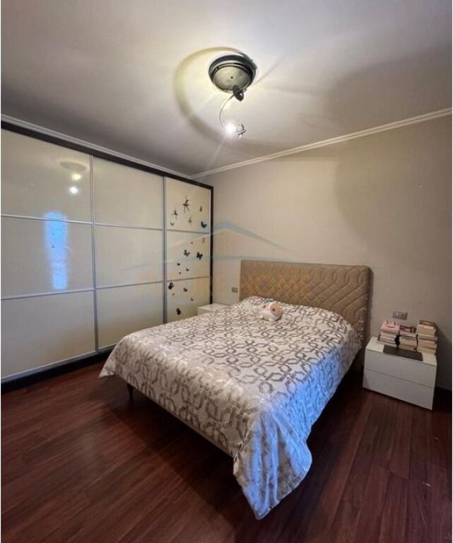 Shitet,Apartament 2+1+2, Kompleksi Tower Bridge,Rruga e Dibres.