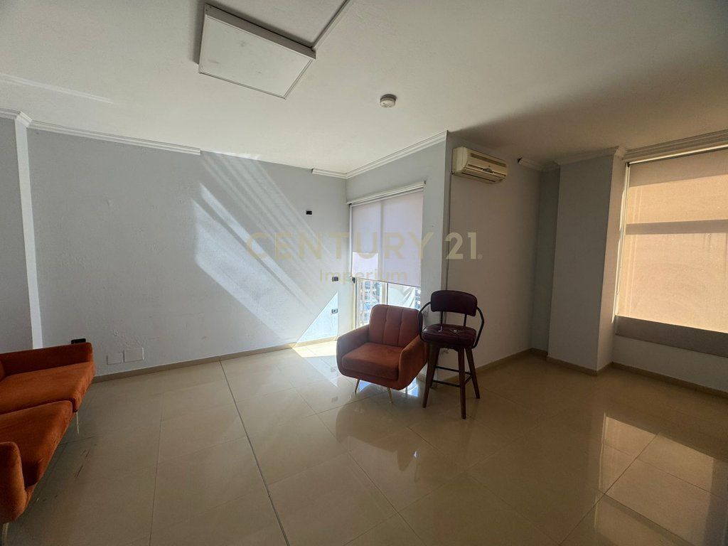 Ambient Open Space 585 m² për Qira – Globe