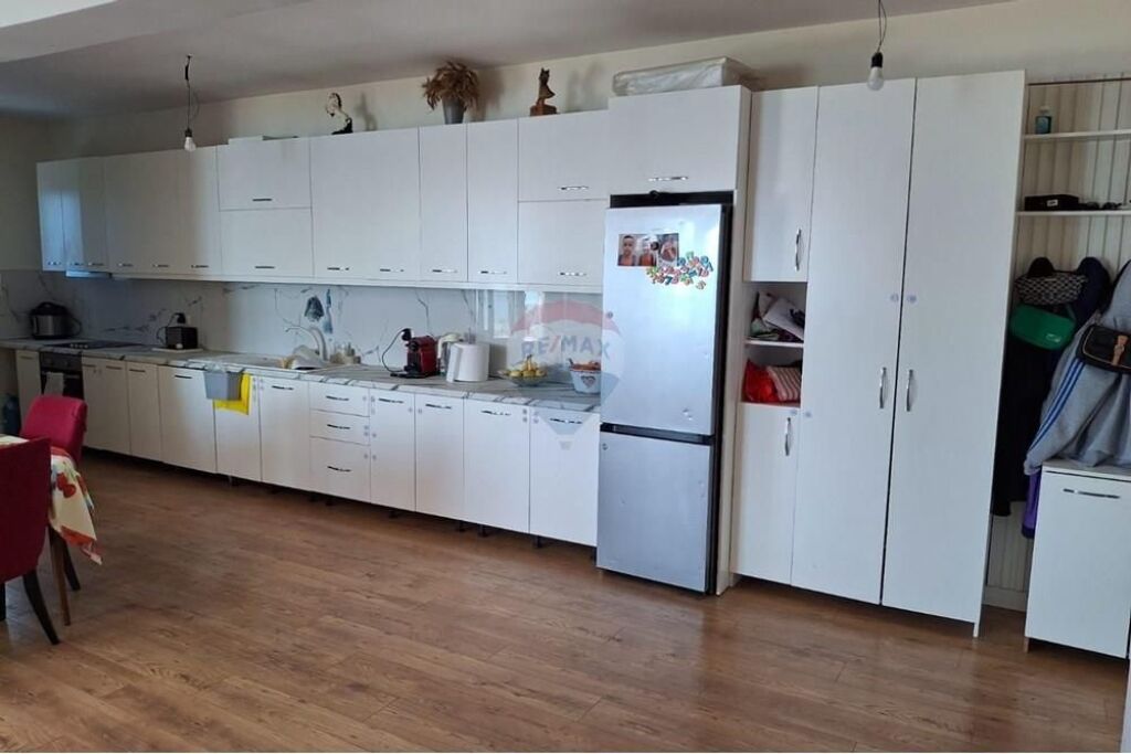 🏖️ Penthouse për Shitje – Plazhi i Vjetër, Vlorë