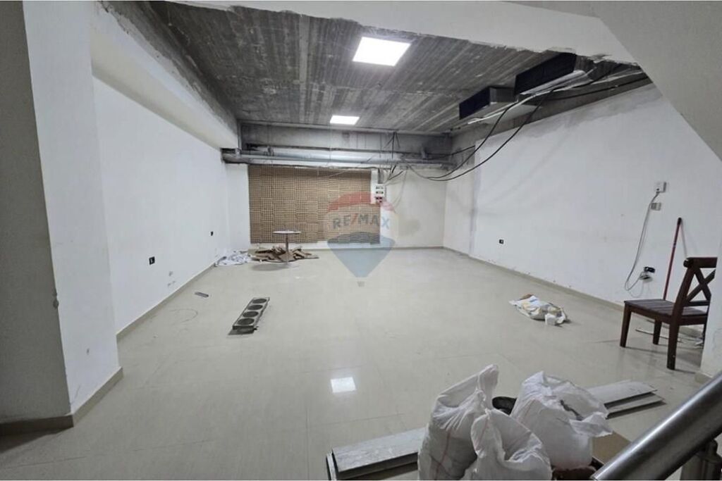 🏪 Dyqan – Për Shitje |  Vlorë 📍 Pas Conad | Sheshi Isa Boletini