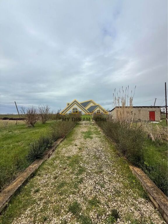 Okazion! Shitet vile 2-kateshe ne Bisht-Kamez!