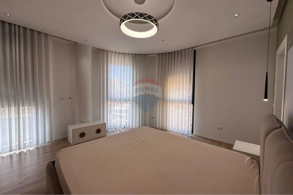 , APARTAMENT 2+1+2 PËR QIRA MYSLYM SHYRI