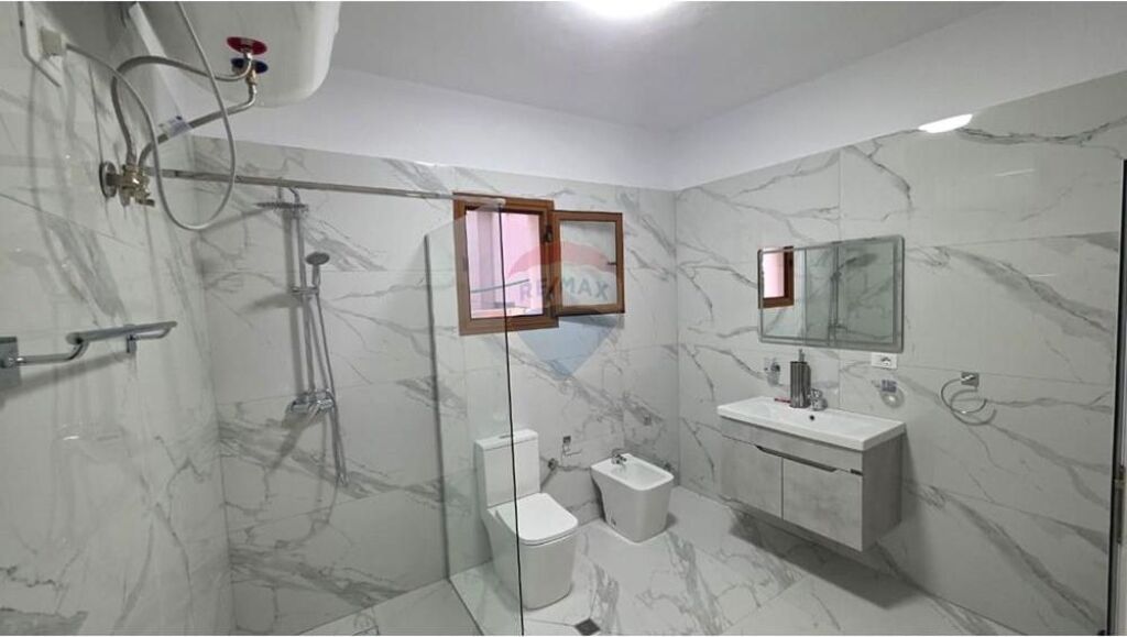 🏡 Apartament 1+1 me Qira – Rruga Lef Sallata, Vlorë