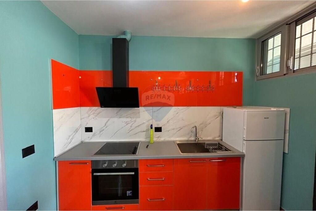 🏡 Apartament 1+1 me Qira – Rruga Reshat Osmani, Vlorë