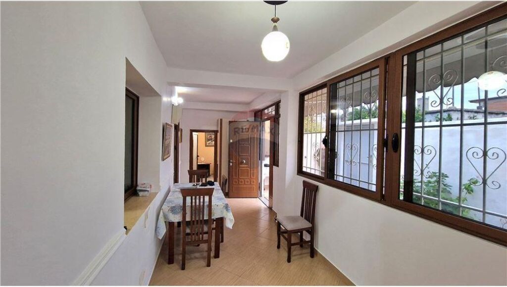 🏡 Shtëpi Private për Shitje – Vlorë (Çole, Lagjja “24 Maj”)