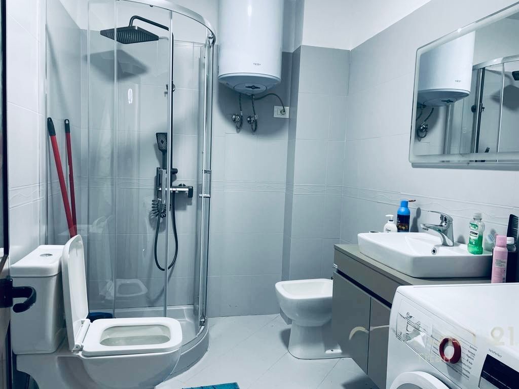 Shitet apartament 1+1 në Don Bosko!!!