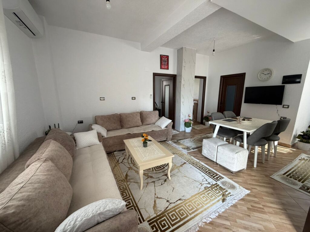 Shitet Shtëpi Private 1-Katëshe në Bathore (Kamëz)