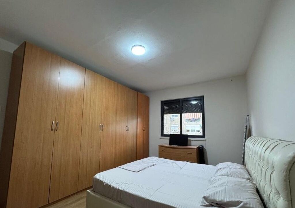 APARTAMENT 2+1 PER SHITJE, PRANE SPITALEVE!