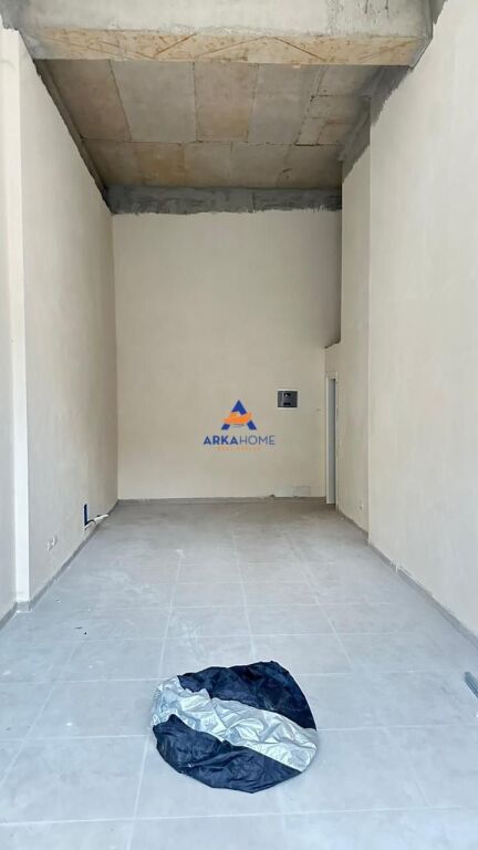 BUSINESS PREMISES FOR RENT 30M2 "PAZARI I RI" 100,000 LEKE