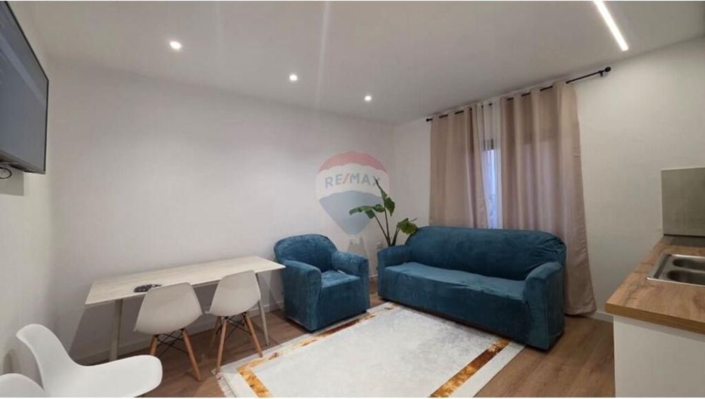 🏡 Apartament 1+1 me Qira – Rruga Lef Sallata, Vlorë