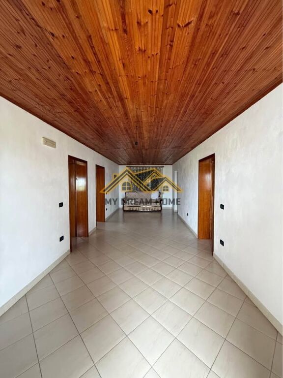 Okazion! Shitet vile 2-kateshe ne Bisht-Kamez!