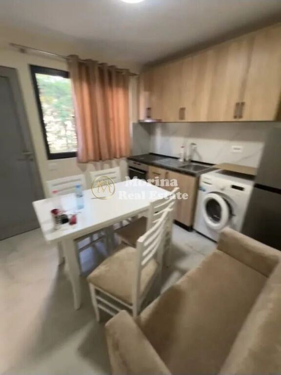 Qera | Apartament 1 + 1 | Shkolla e bashkuar 400 €/muaj