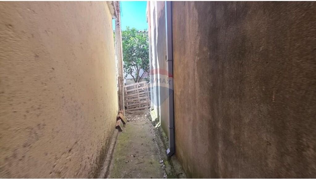 🏡 Vilë 3-katëshe për Shitje – Lagjia 24 Maji, Vlorë