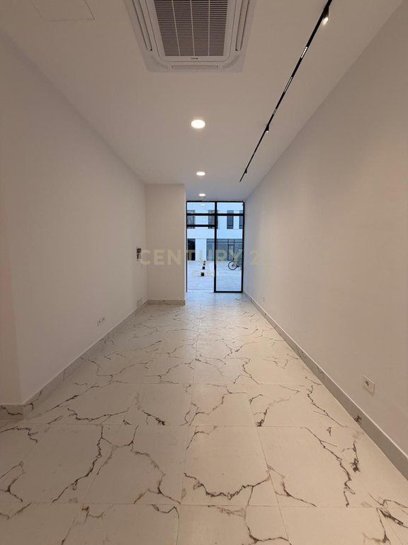 Shitet Njesi Biznesi shume prane Sheshit Skënderbej (Qendër), Rruga Mine Peza - 211,200€ | 38.4 m²