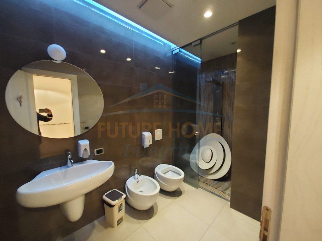 Qera, Apartament për Zyra, Blloku, Tiranë.