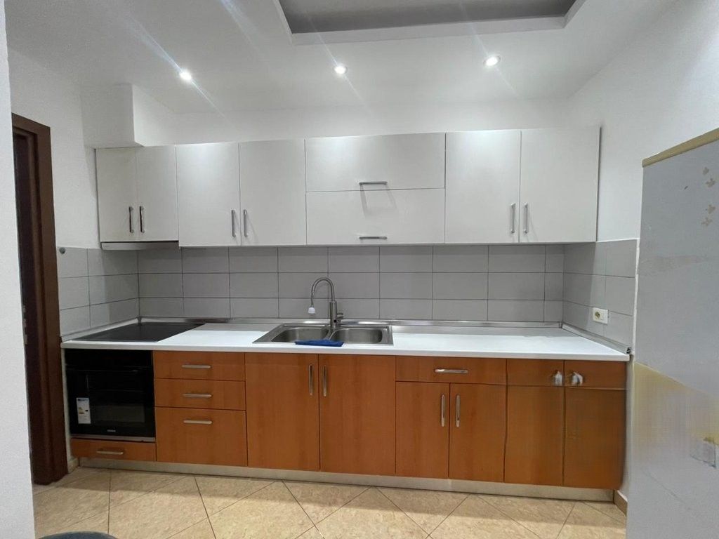 IN AFFITTO APPARTAMENTO 2+1 NELLA ZONA DI FUSHËN E AVIACIONIT 550 € /Mese