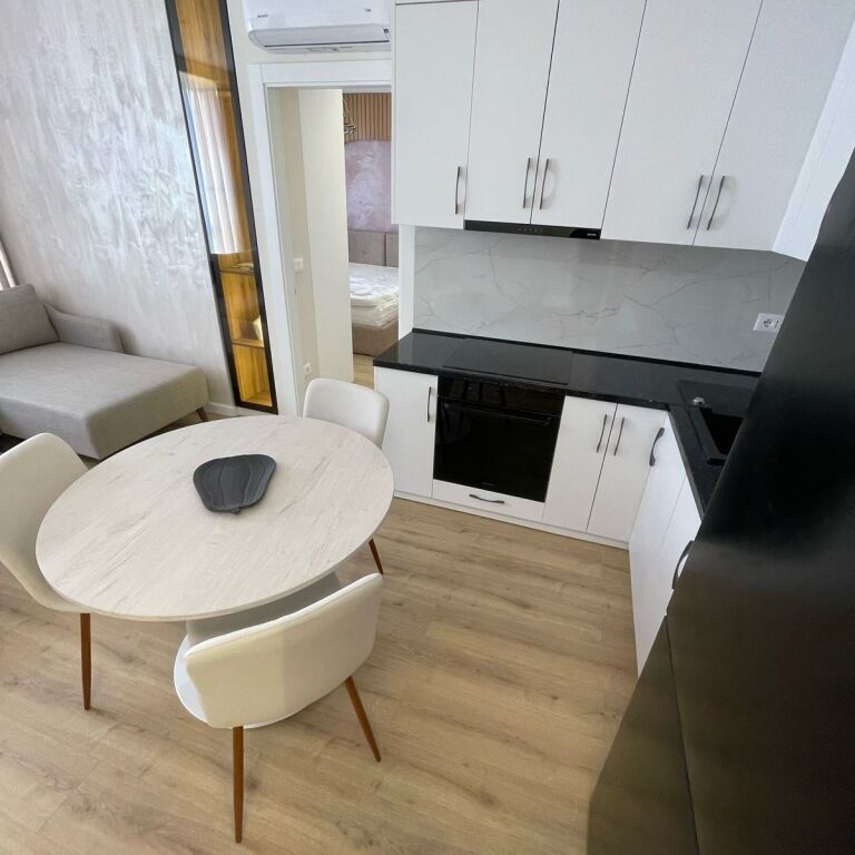 🏡 Apartament 1+1 + 🅿️me Qira – Bulevardi i Ri (Rr. Karl Gega) 📍