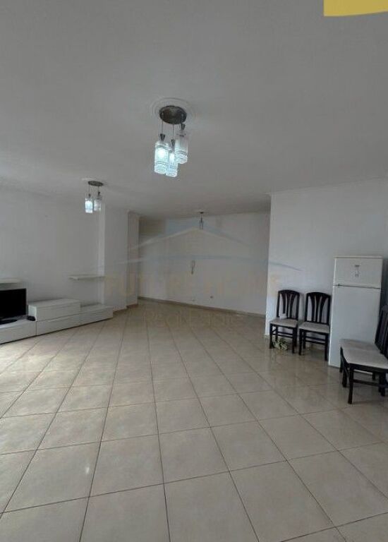 Shitet, Apartament 2+1+2, Unaza e Re prane Rotondos.