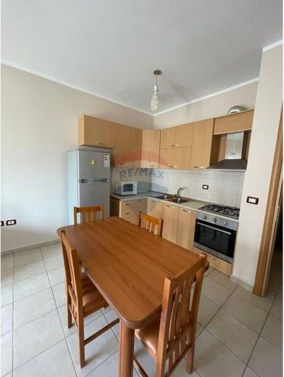 🏡 Apartament 1+1 me Qira – Lungomare, Vlorë