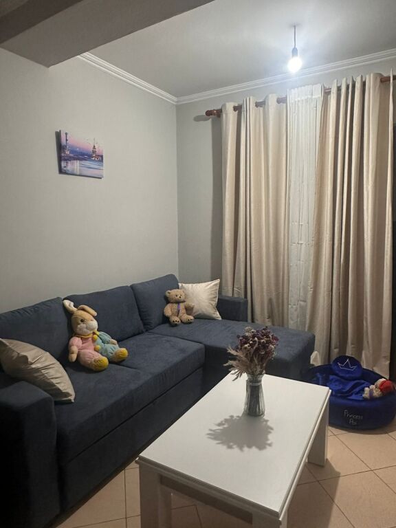 Avviso di separazione affitto-ragazza