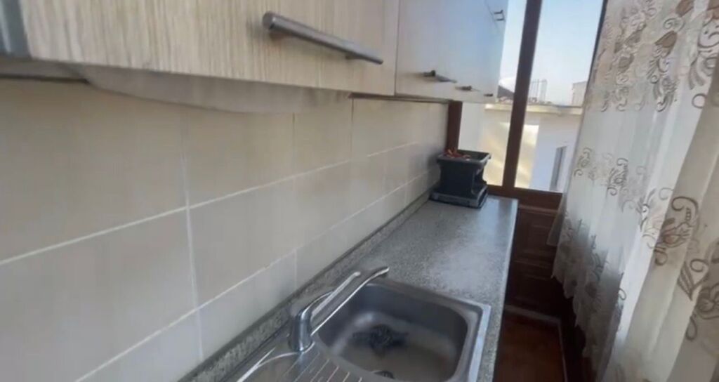 Apartament me qera 1+1 - 📍Jordan Misja, prane shinave