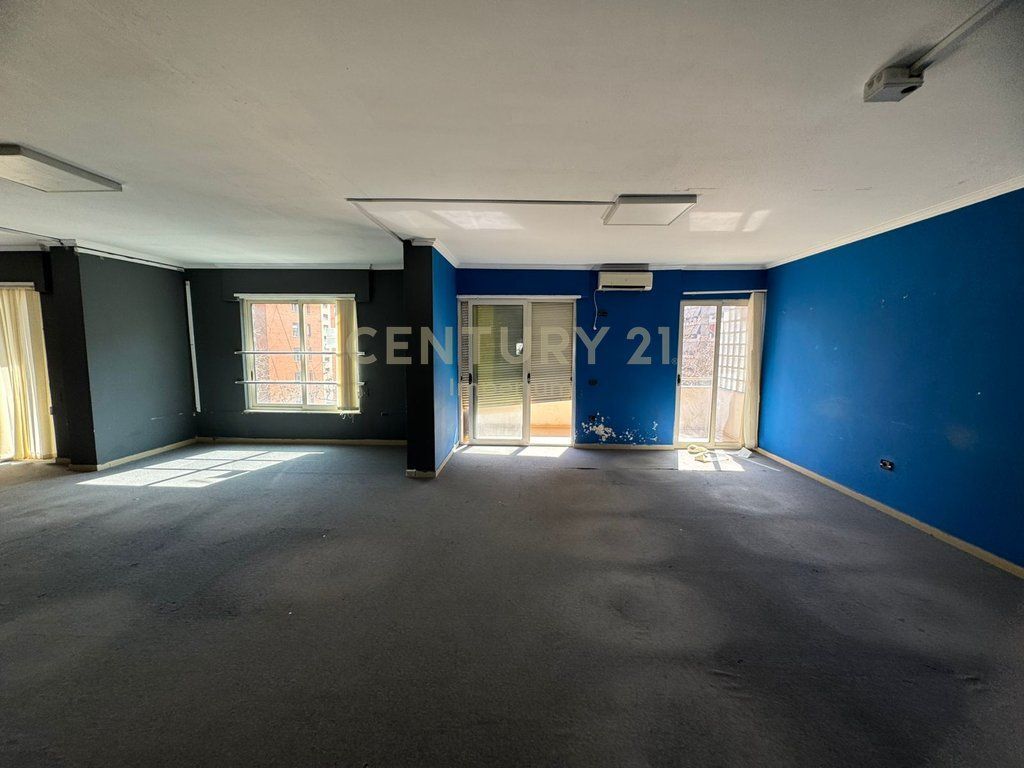 Ambient Open Space 585 m² për Qira – Globe