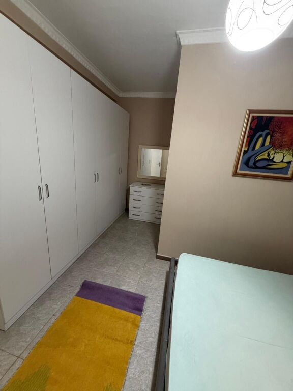 JEPET APARTAMENT ME QERA 1+1 KINOSTUDIO