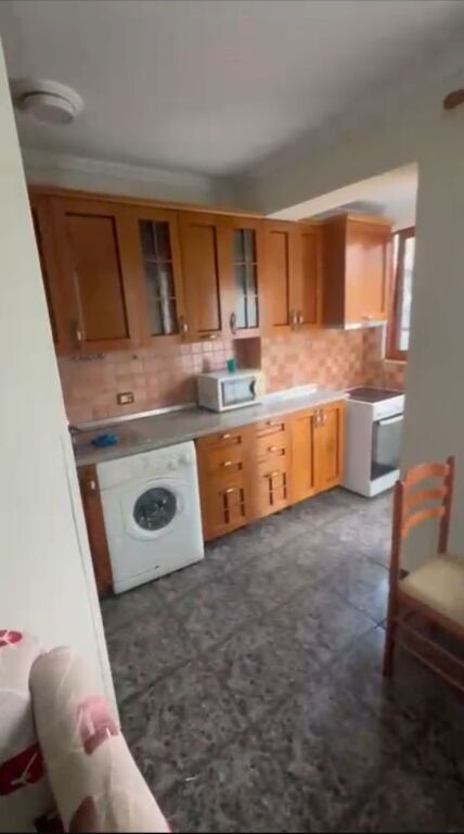 Shitet Apartament 1+1 ne Rrugen Babe Rexha prane Report TV , Tirane ( ID 4119472 )