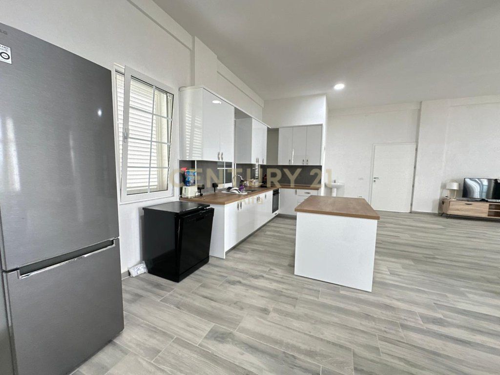 PENTHOUSE MODERN ME QIRA NË PASKUQAN!