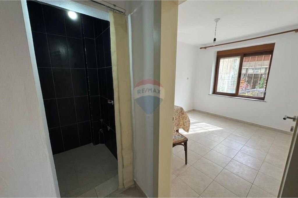 Ufficio in Affitto, Via Muhamet Gjollesha