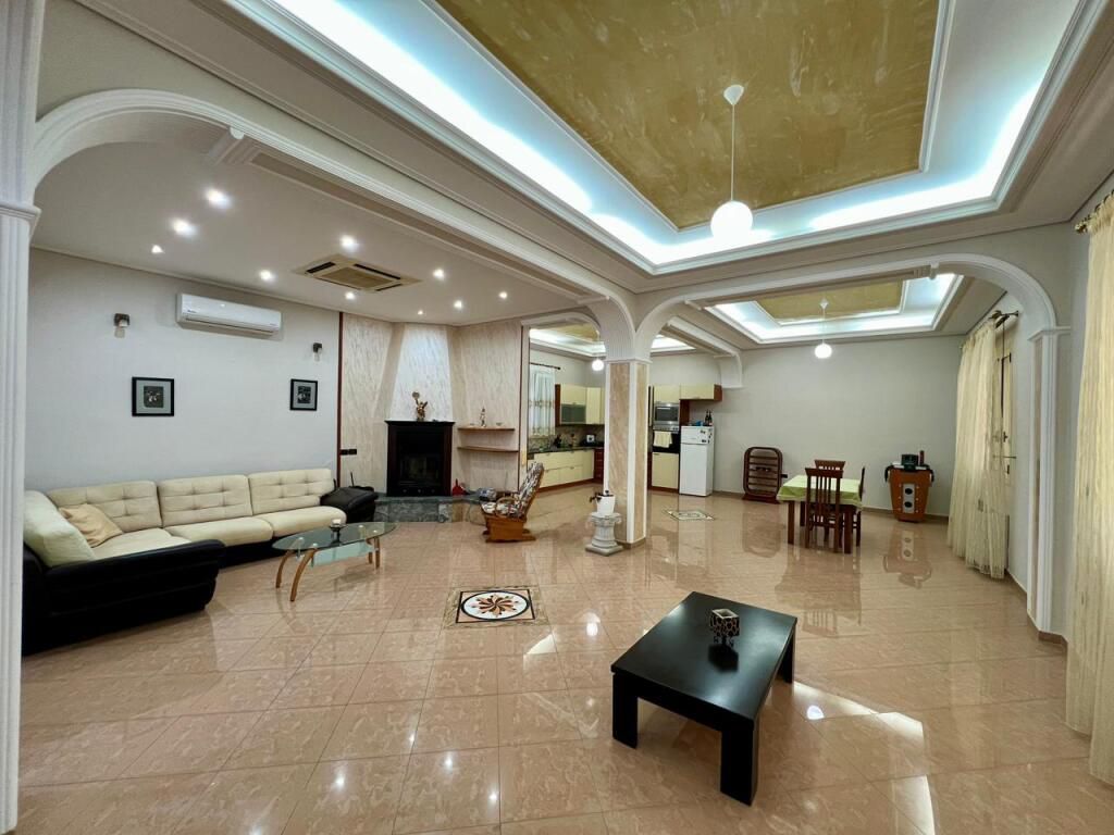 🔥 Shitet Vilë 3-Katëshe në Vlorë, Lungomare🔥