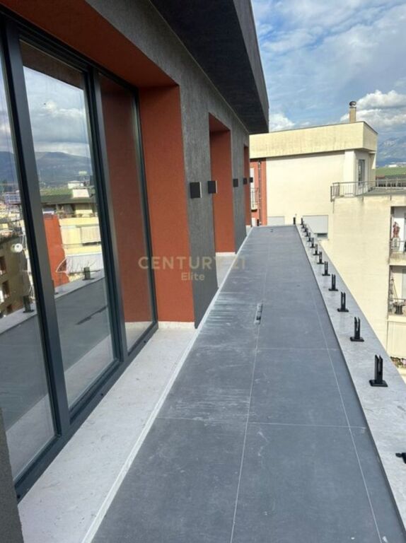 Godinë multifunksionale për qera