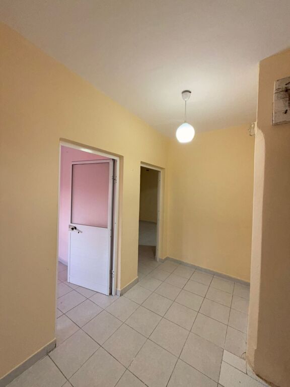 SHITET 2+1 ME BALLKON SPITALI DURRES