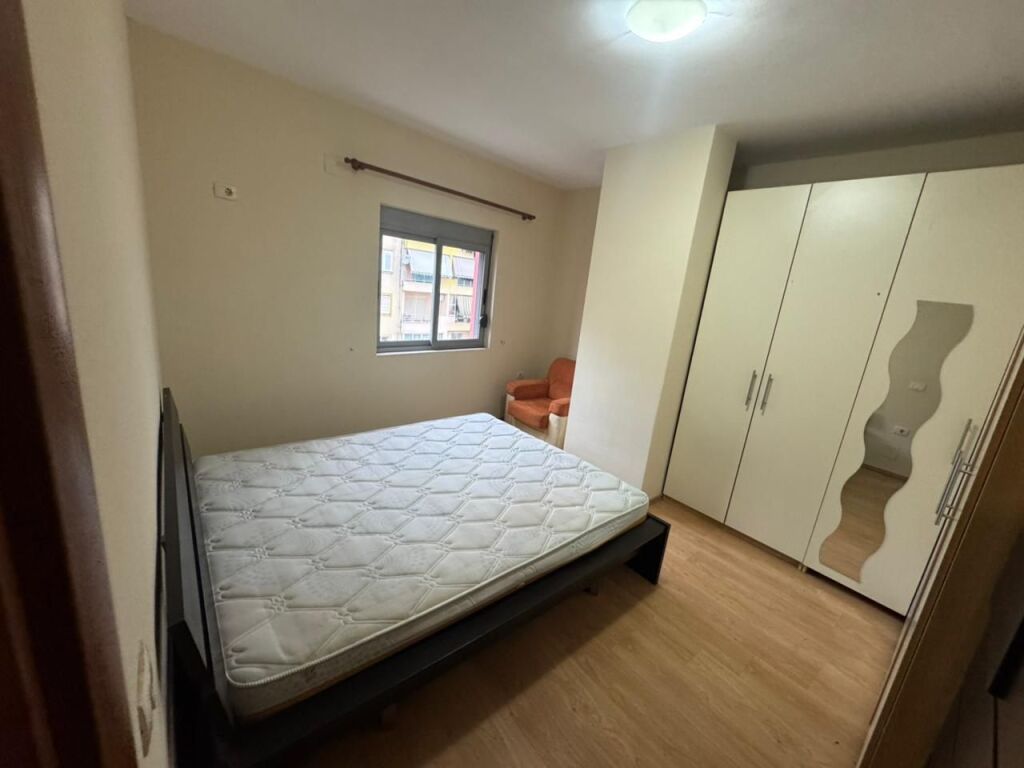 Shitet apartament ne Astir