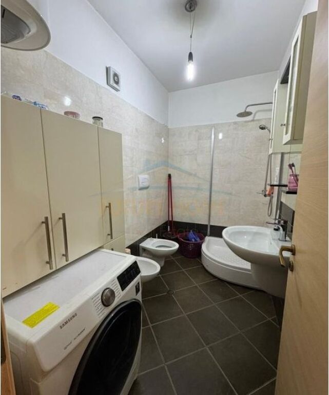 Shitet,Apartament 2+1+2, Kompleksi Tower Bridge,Rruga e Dibres.