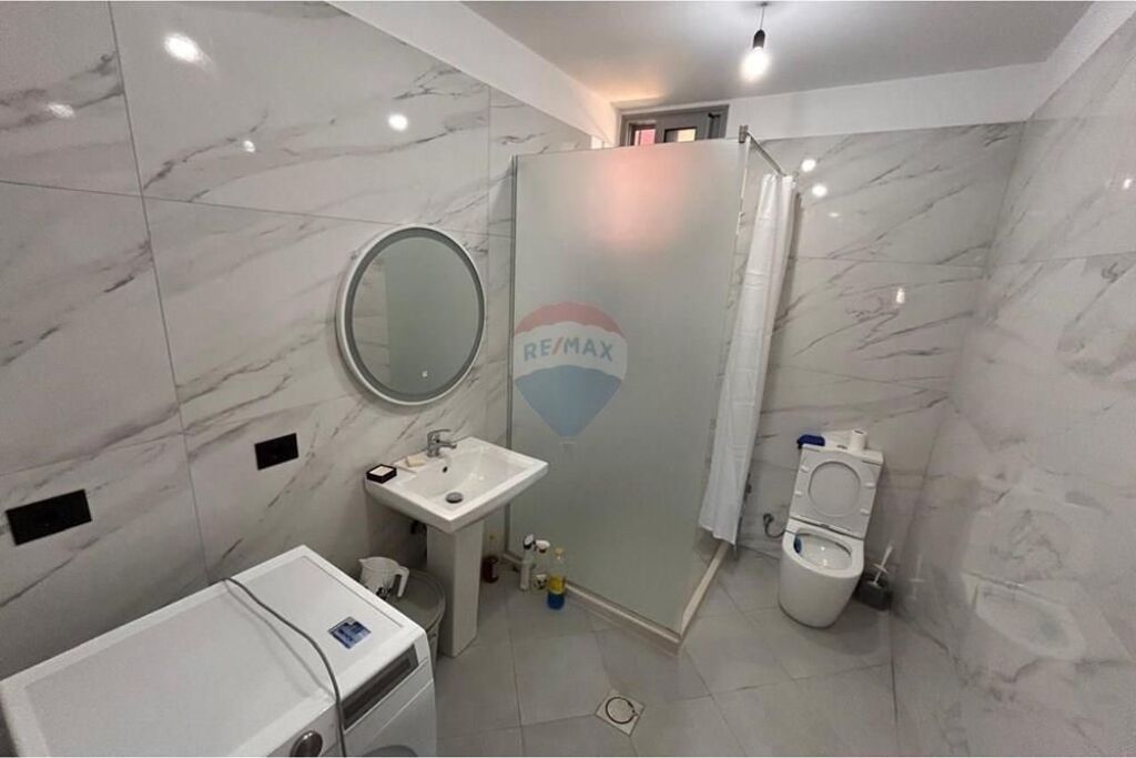 🏡 Apartament 1+1 me Qira – Rruga Reshat Osmani, Vlorë
