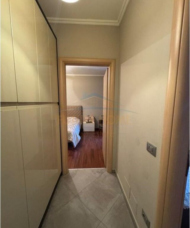 Shitet,Apartament 2+1+2, Kompleksi Tower Bridge,Rruga e Dibres.