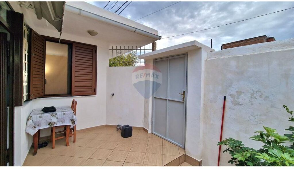 🏡 Shtëpi Private për Shitje – Vlorë (Çole, Lagjja “24 Maj”)
