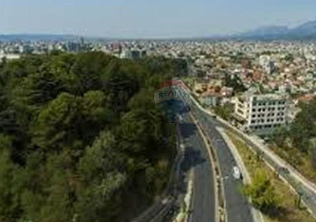 Dyqan - Për Shitje - Rruga e Elbasanit, Tiranë