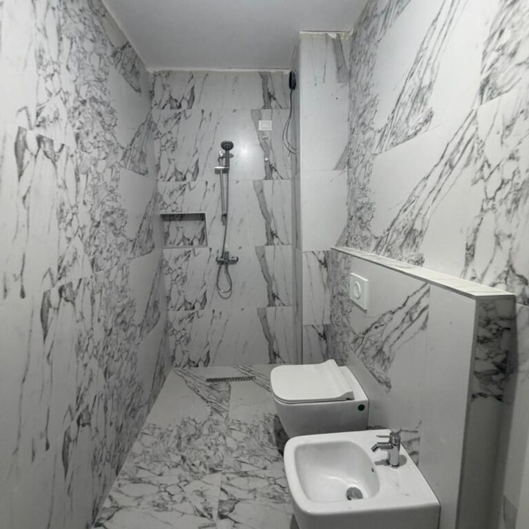 🏡 Shitet Apartament 2+1 + 2 Tualete – Komuna e Parisit 📍