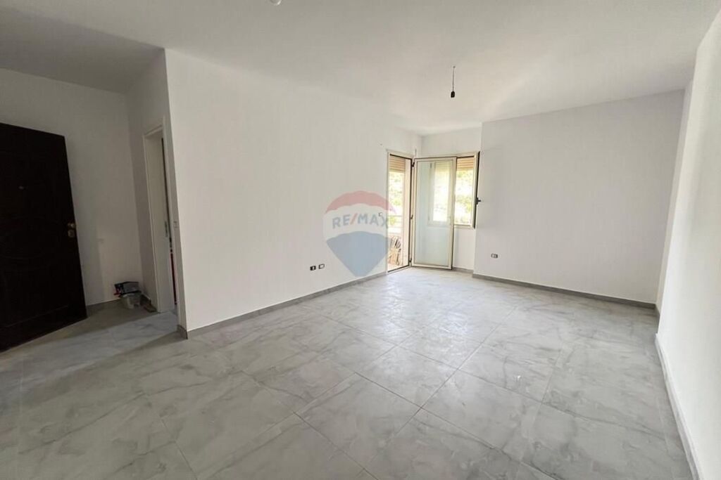 🏡 Garsoniere për Shitje vija e parë në Lungomare, Vlorë