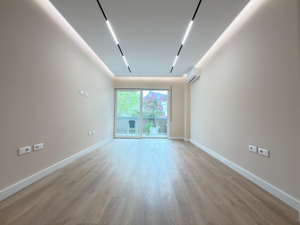 🏢 Ambjent per zyra me qira – pranë Stadiumit Air Albania