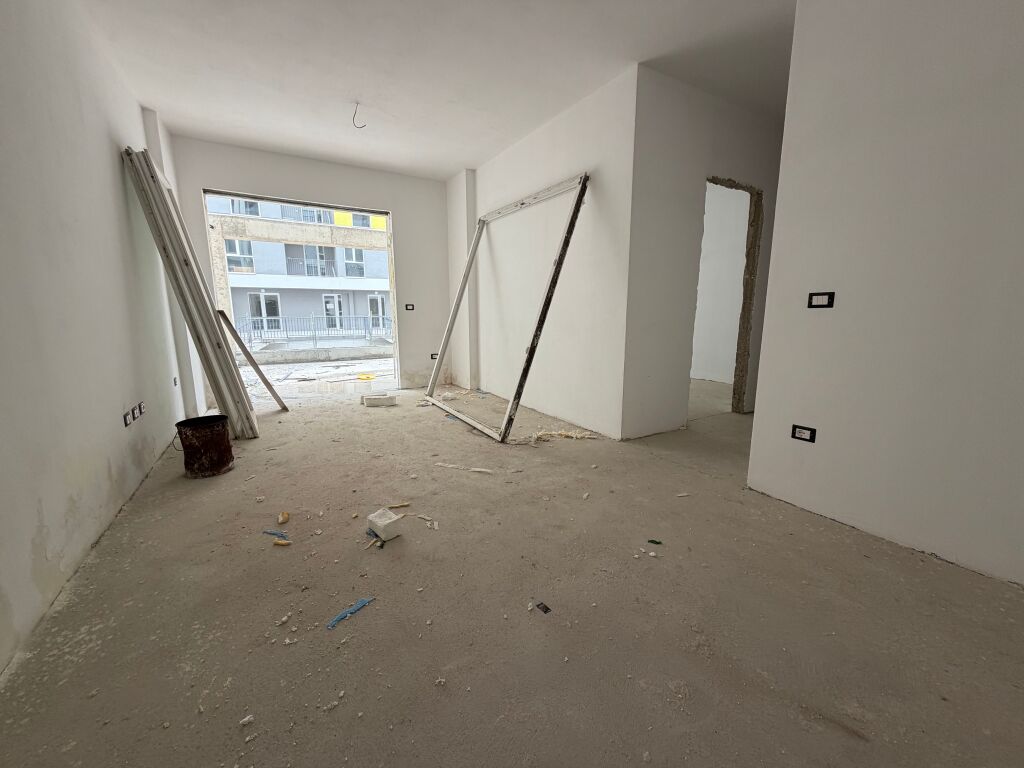 Shesim Apartament 2+1 me Verandë, Univers City, QTU