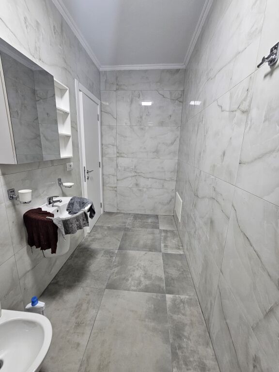 Univers city Jepet me qera apartament 2+1+2