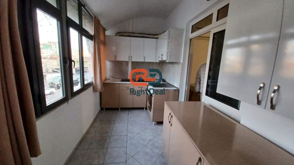 Ne Don Bosko, Jepet Me Qira Apartament 2+1 Ideal Per Banim!!!