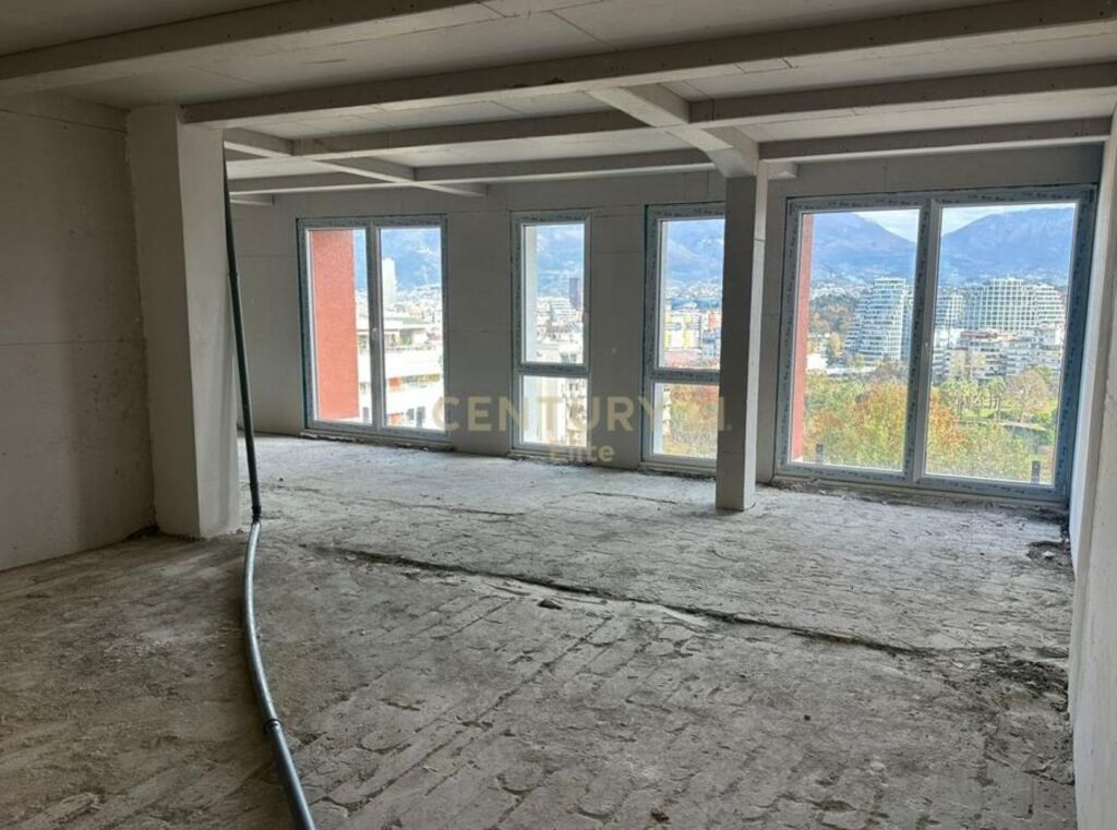 Godinë multifunksionale për qera